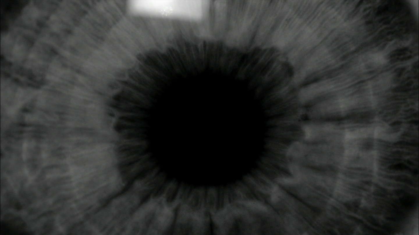 Photogramme flou du film AMOK