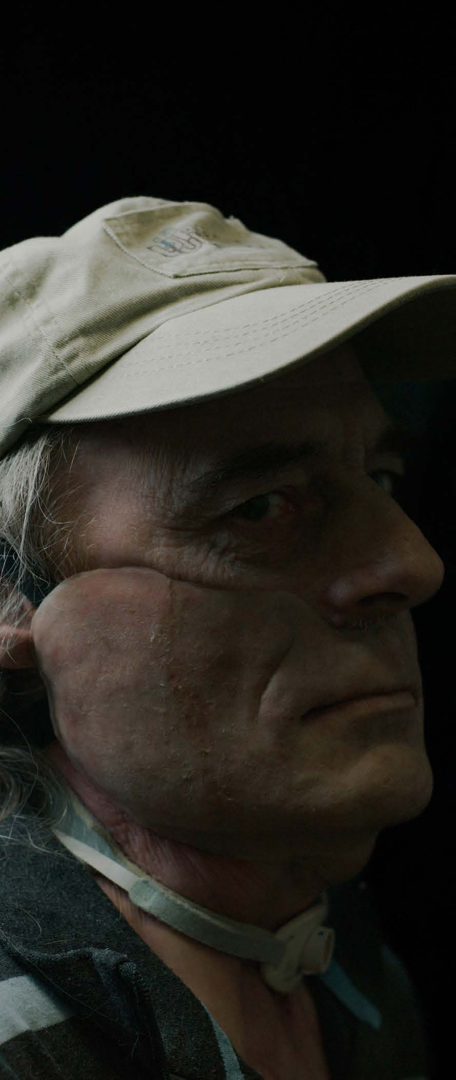 Portrait de profil avec une casquette